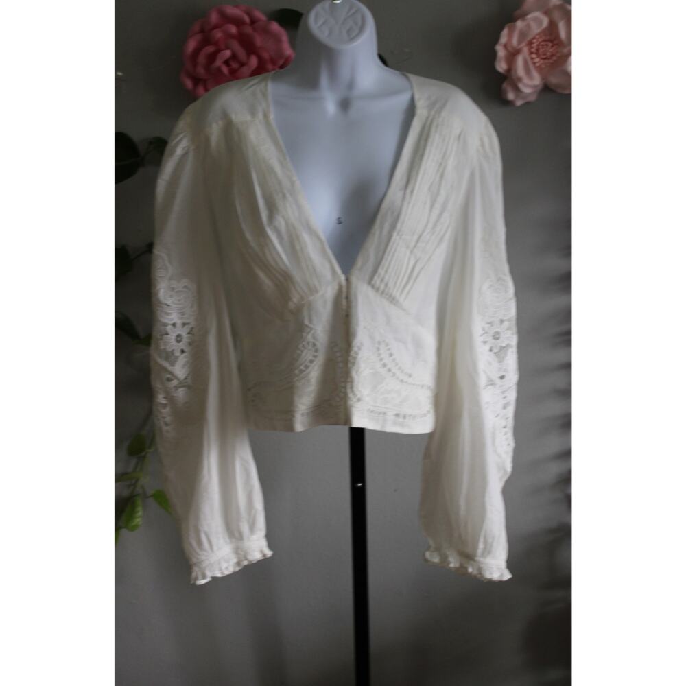 FARM Rio White Embroidered Lace Cropped Blouse Size L| NWT | MSRP $176 - Picture 2 of 16